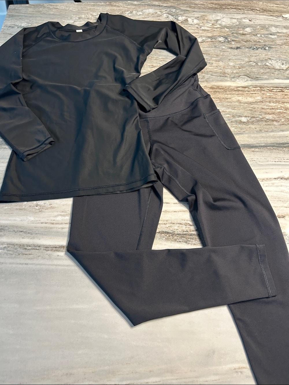 Black Active Top Leggings Set NWOT women’s Sz M leggings have pockets rash guard